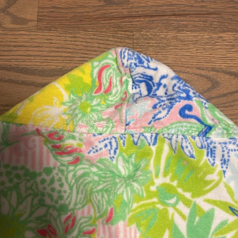 Pottery Barn Kids Lilly Pulitzer Floral Hooded Towel - Picture 3 of 6